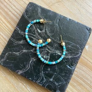 NWOT ANTHROPOLOGIE Blue Beaded Lightweight Gold Hoops